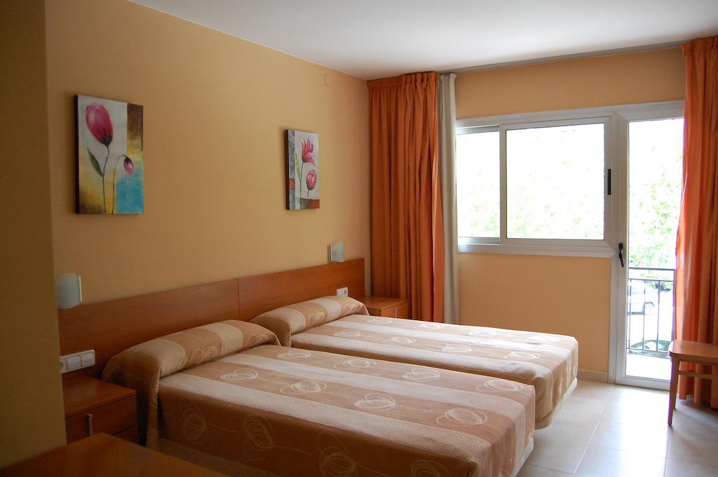 Hostal Cal Siles Эль-Прат-де-Льобрегат Экстерьер фото