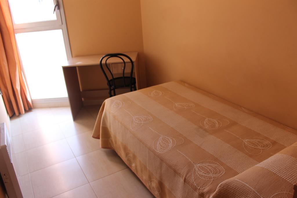 Hostal Cal Siles Эль-Прат-де-Льобрегат Экстерьер фото