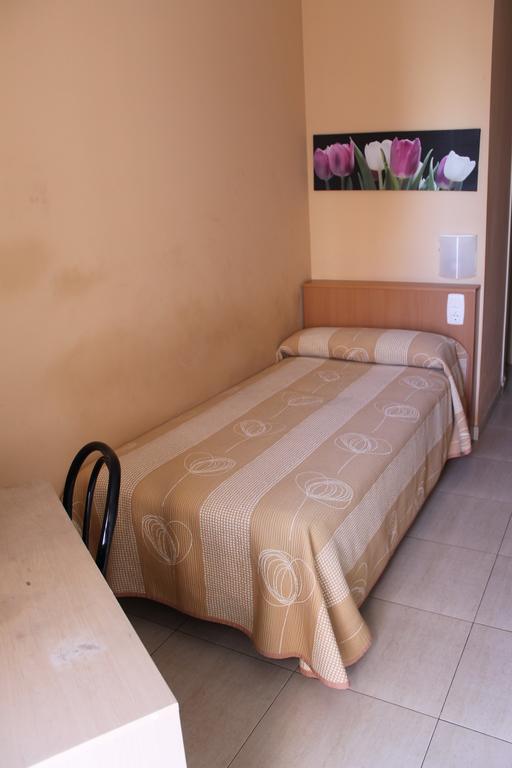 Hostal Cal Siles Эль-Прат-де-Льобрегат Экстерьер фото
