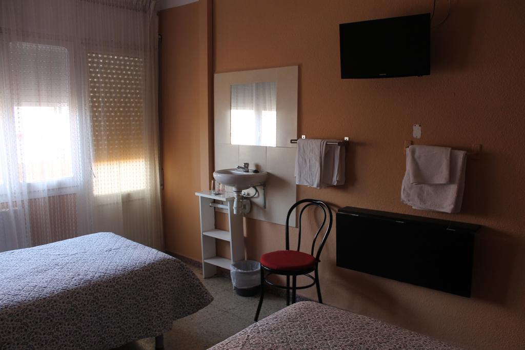 Hostal Cal Siles Эль-Прат-де-Льобрегат Экстерьер фото