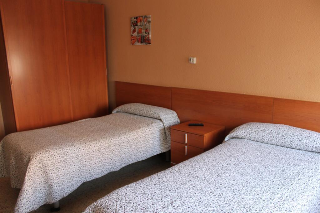 Hostal Cal Siles Эль-Прат-де-Льобрегат Экстерьер фото