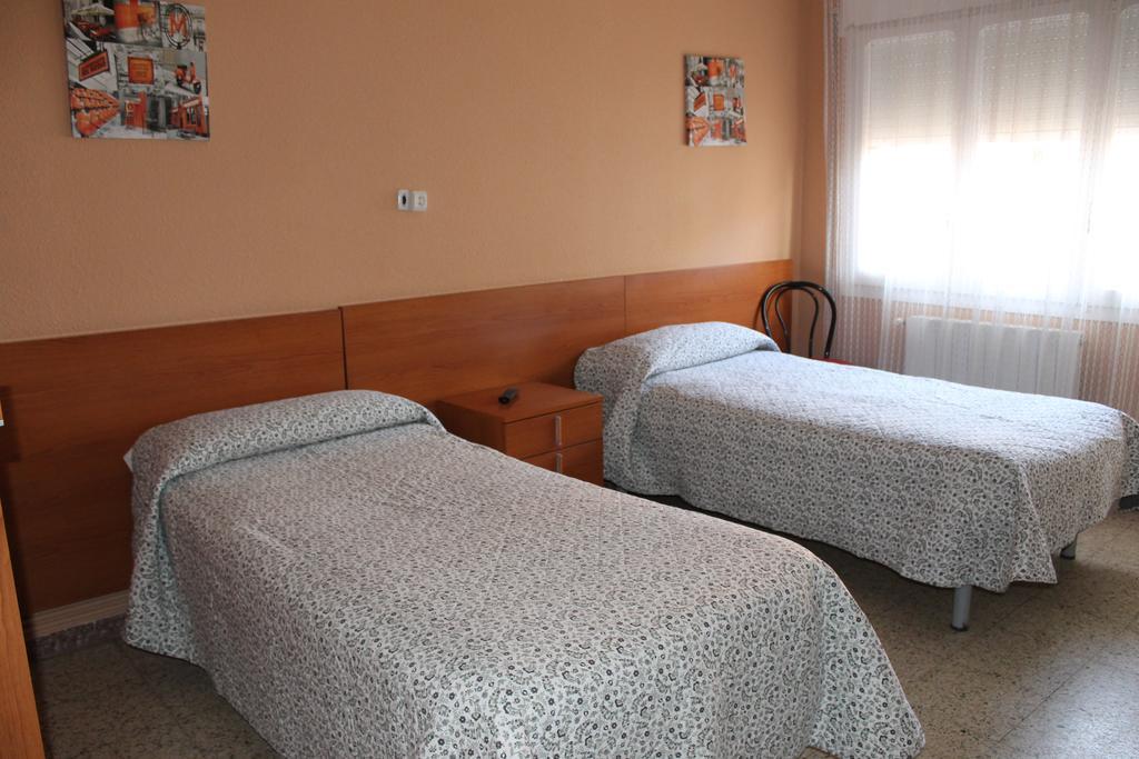 Hostal Cal Siles Эль-Прат-де-Льобрегат Экстерьер фото