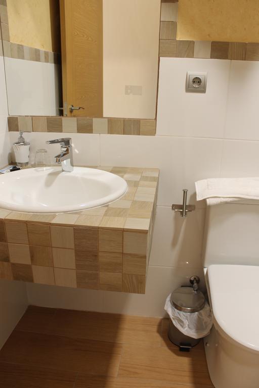 Hostal Cal Siles Эль-Прат-де-Льобрегат Экстерьер фото