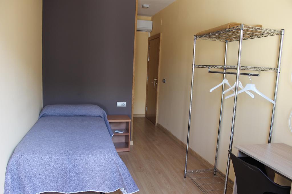 Hostal Cal Siles Эль-Прат-де-Льобрегат Экстерьер фото