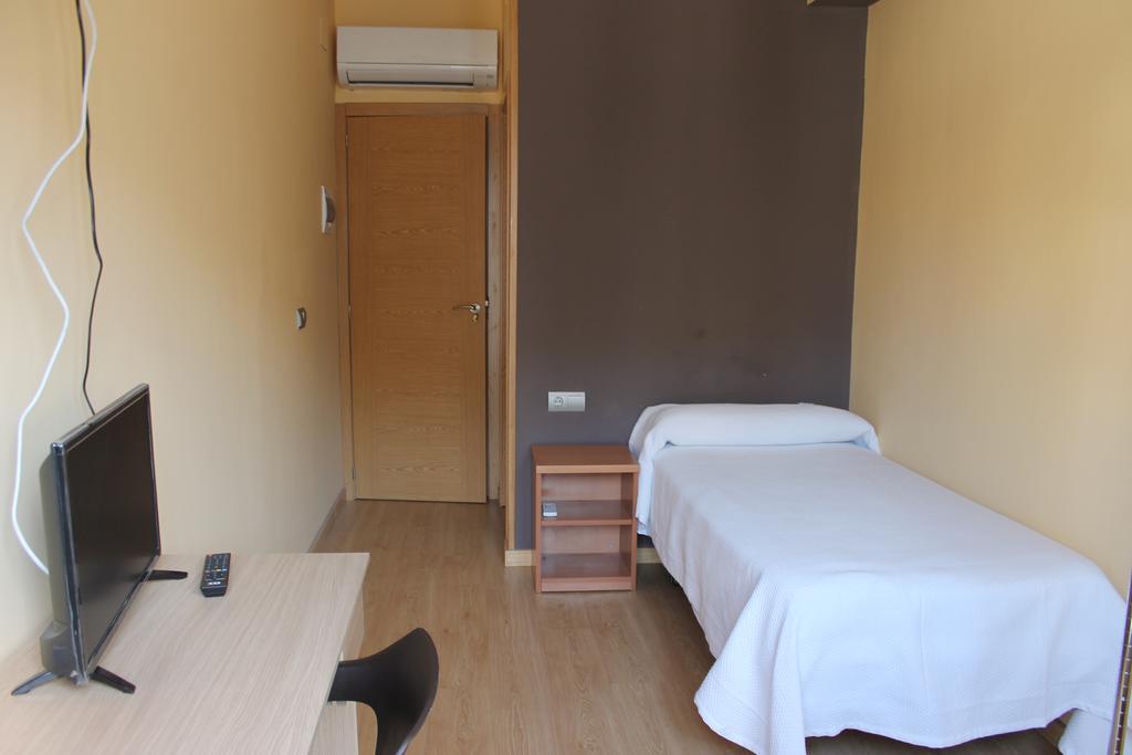 Hostal Cal Siles Эль-Прат-де-Льобрегат Экстерьер фото