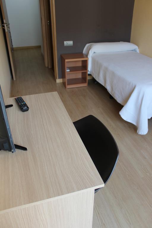 Hostal Cal Siles Эль-Прат-де-Льобрегат Экстерьер фото