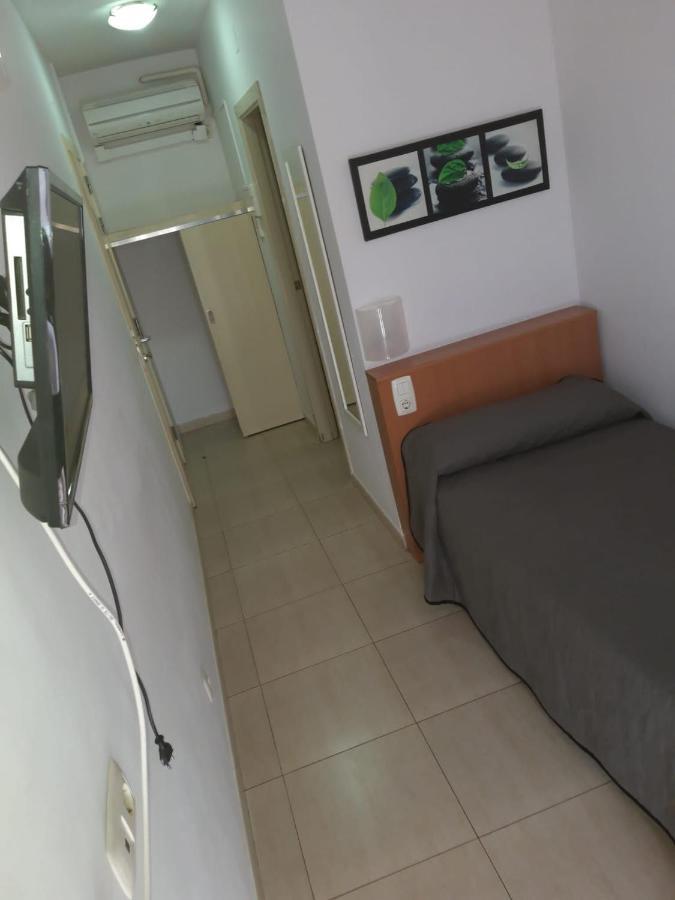 Hostal Cal Siles Эль-Прат-де-Льобрегат Экстерьер фото