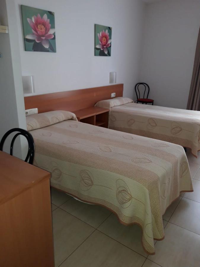 Hostal Cal Siles Эль-Прат-де-Льобрегат Экстерьер фото