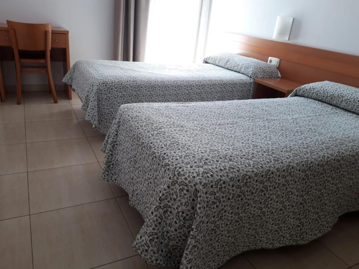 Hostal Cal Siles Эль-Прат-де-Льобрегат Экстерьер фото